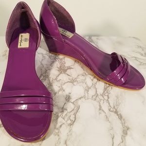 🔽Purple Patent Leather Sandals